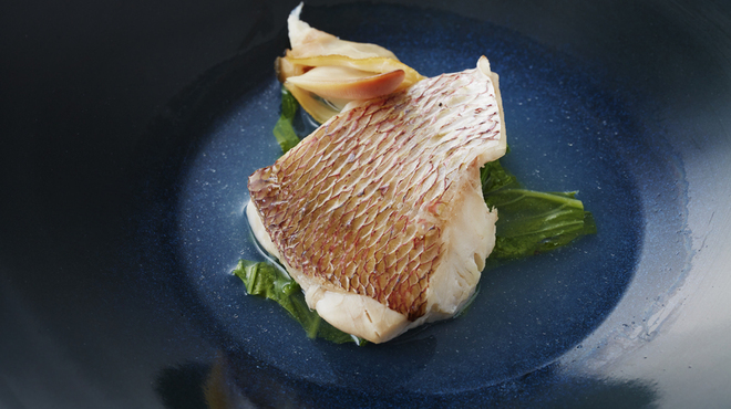 フランス料理ビストロやま - 料理写真:真鯛のポワレ