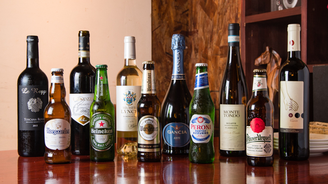 ラ プロメッサ - ドリンク写真:各国のワイン＆ビール