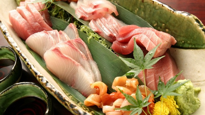 西麻布　日本料理「利久。」 - 料理写真:身の引き締まった新鮮な旬のネタを使った御造りはお酒にピッタリ。