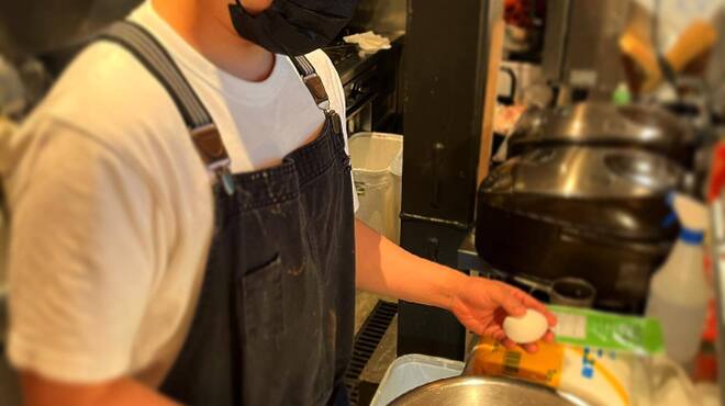 THE STAND - 料理写真:最高品質のオーガニックバニラビーンズ、たっぷりの卵黄、コクのあるミルクとバターを使った特製の生地を使用。