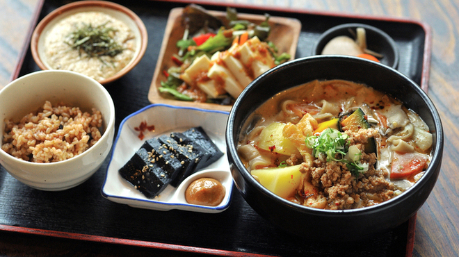 手打ちほうとうと発幸料理のお店 元祖へっころ谷 - 料理写真:ほうとう御膳