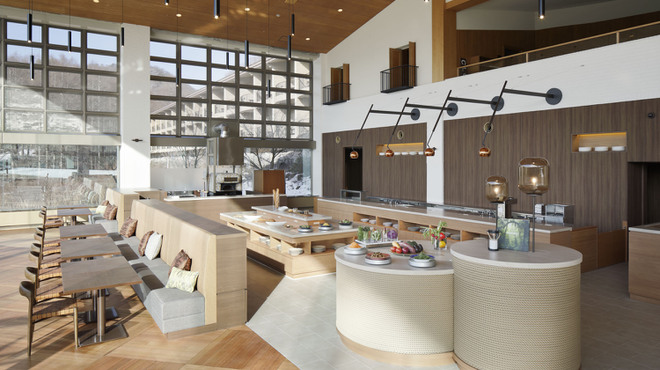 ダイニング ブルーム(軽井沢浅間プリンスホテル) - 内観写真:ダイニングブルーム