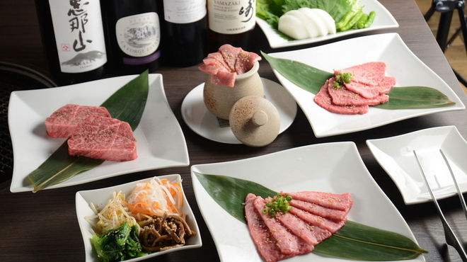 老舗精肉店直送 岡崎焼肉 飛騨牛の奴隷 - メイン写真: