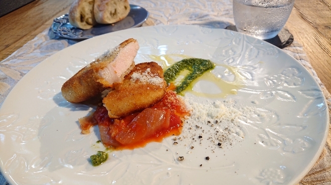 ar - 料理写真:⑤「牛深産のポークカツレツ　カポナータソース」
