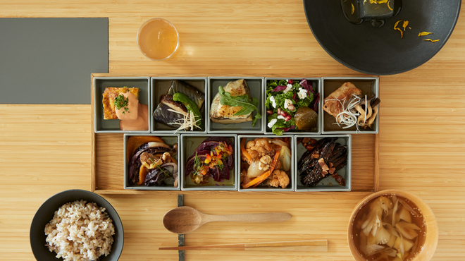 REVIVE KITCHEN THREE HIBIYA - 日比谷(野菜料理)の写真1