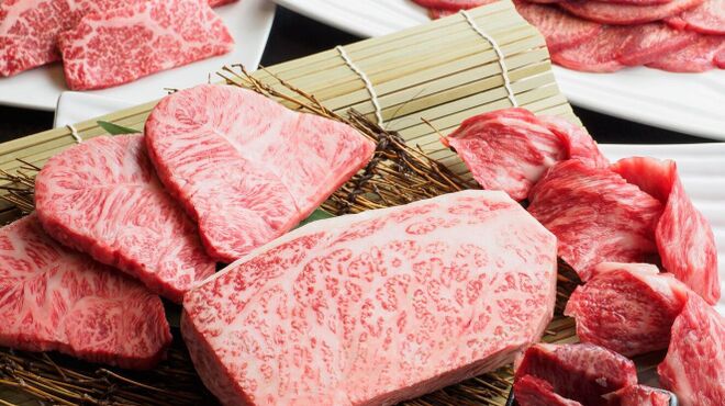 万葉 - 料理写真:とびきり極上の近江牛を一頭買いだからできるA５ランク焼肉