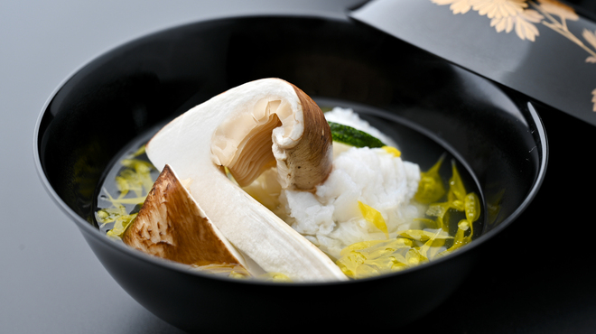 おく村 - 料理写真:鱧と松茸の菊花椀
