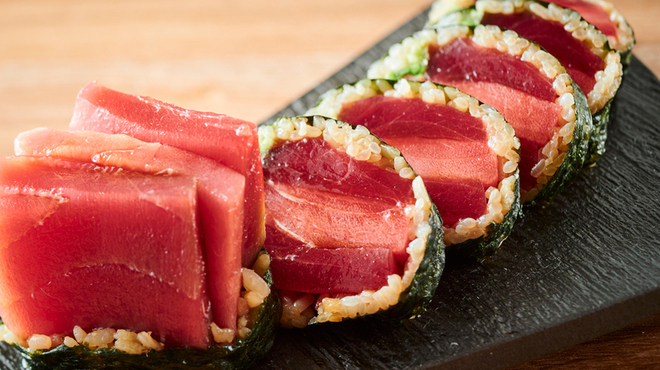 俺の魚を食ってみろ!!  - 料理写真:圧巻！名物マグロ巻き