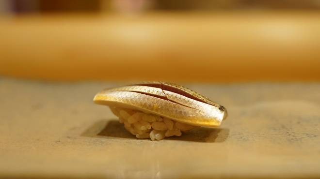 鮨 いしやま - 料理写真:小鰭