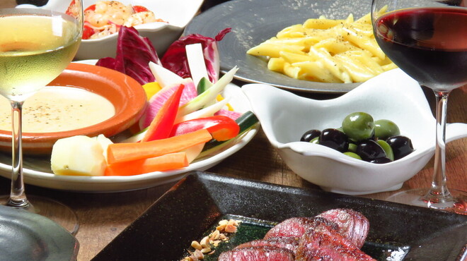 肉バルRico - 料理写真:テーブルでは、デート、接待、カウンターでは1人飲みや夕食利用も歓迎