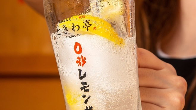 Zero Byou Remon Sawa- Sendai Horumon Yakiniku Sakaba Tokiwatei - ドリンク写真:とにかく待ち時間がゼロ！！！ 「飲みたい時に、飲み物がない！」 「注文したのになかなか来ない！」 そのような心配は一切無用！！ 卓上のレバーをひねるだけでレモンサワーが飲めるので待ち時間もストレスもゼロ！まさに0秒レモンサワー♪