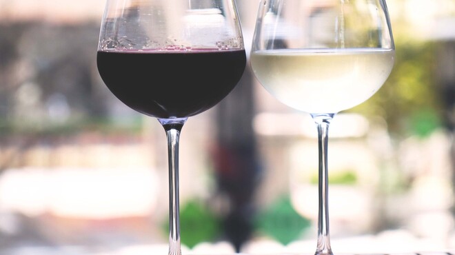 銀座朝食ラボ - ドリンク写真:グラスワイン(赤・白)