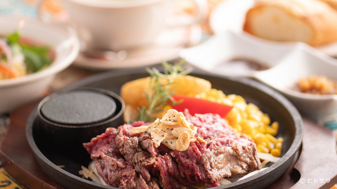 ステーキとハンバーグEBISU - 料理写真:肉質を見極め、ステーキ＆ハンバーグに使用する牛肉を厳選
