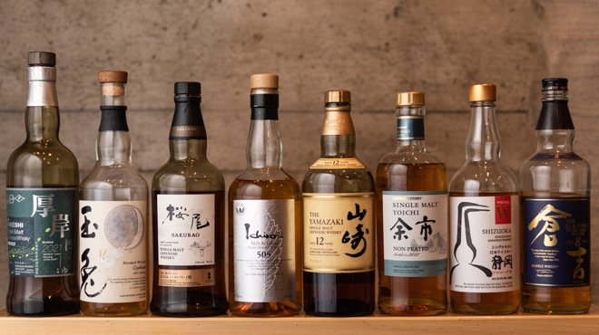 NUMBER 6 - ドリンク写真:ウイスキーボトル集合