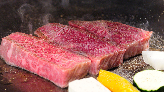 神戸牛 ステーキ仙 - 料理写真:お肉を焼いているシーンB