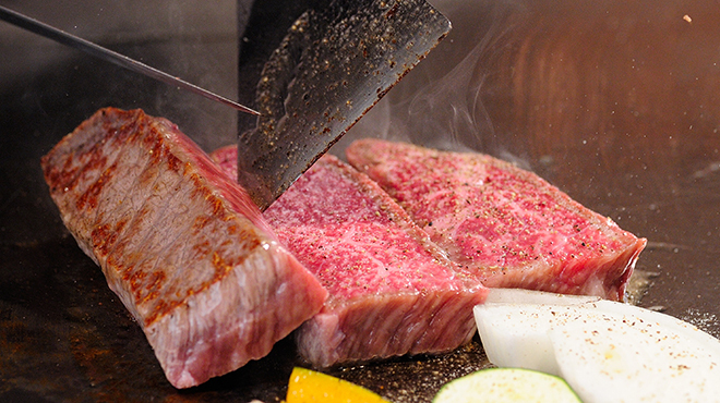 神戸牛 ステーキ仙 - 料理写真:お肉を焼いているシーンC