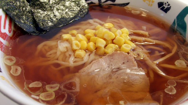 手打ちラーメン 本丸 - 料理写真:シンプルイズベスト！さっぱりとした中にもこだわりが感じられる醤油ラーメン。