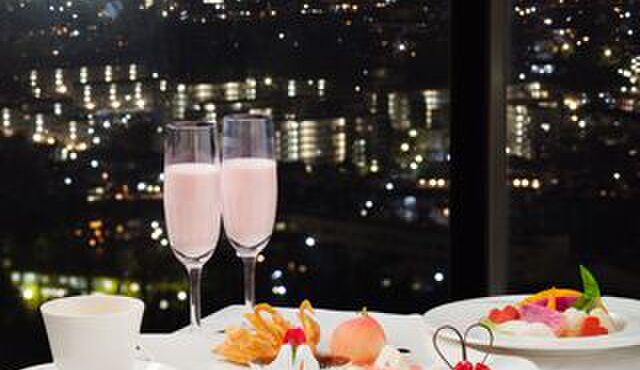 トップ オブ ヨコハマ 鉄板焼＆ダイニング - 料理写真:景色とともにディナータイムを