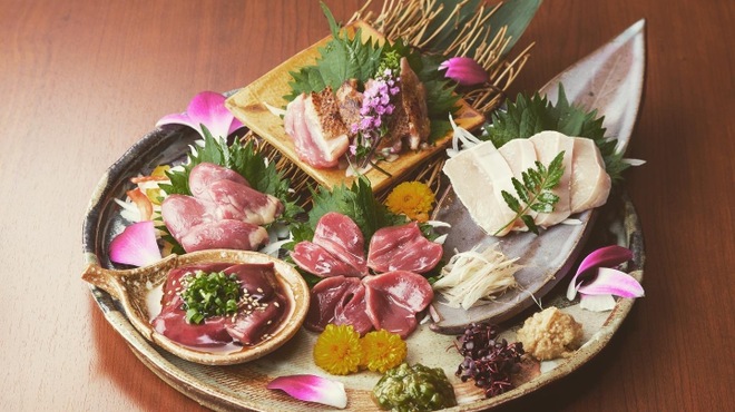 バラ焼き専門店炭火焼鳥わだち - メイン写真: