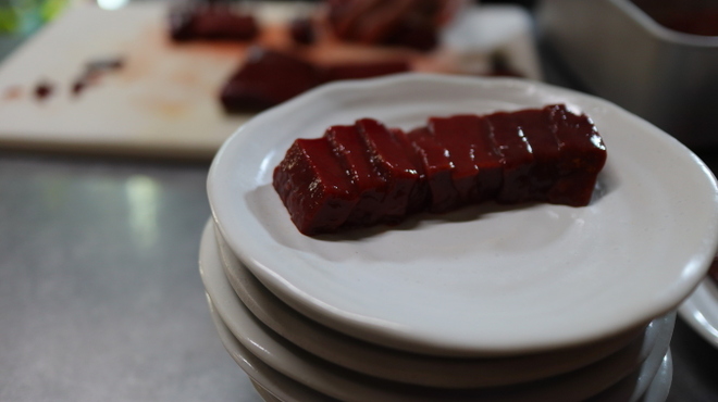 関内もつ肉店 - 料理写真:牛レバー