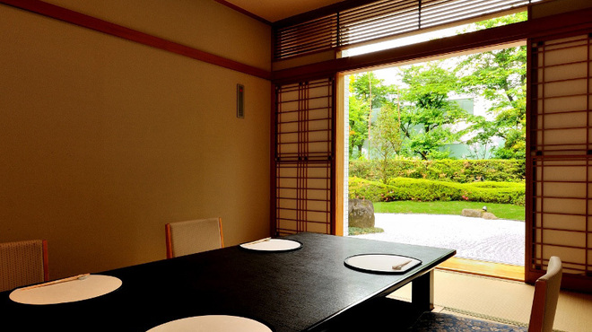 日本料理 四季 - 内観写真:最大10名様までの堀ごたつ式のお座敷