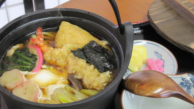 夢乃風 - 料理写真:冬の新メニュー登場！　なんと、南部鉄器でお出しする贅沢な「鍋やきうどん」です。