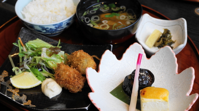 城見櫓 - 料理写真:2012.11 牡蠣フライ、豆腐と茄子の田楽、だご汁、ご飯、漬物