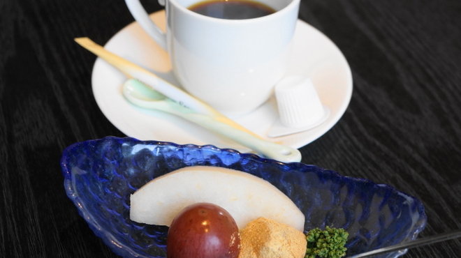 城見櫓 - 料理写真:2012.11 葡萄、梨、わらび餅、ホットコーヒー