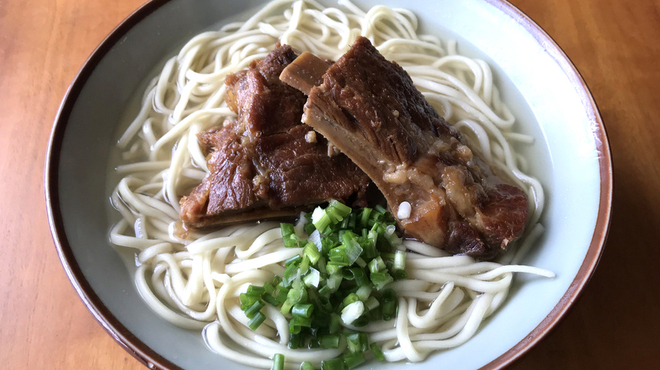 Shimasoba Ichibanchi - 料理写真:ソーキそば　豚のスペアリブ