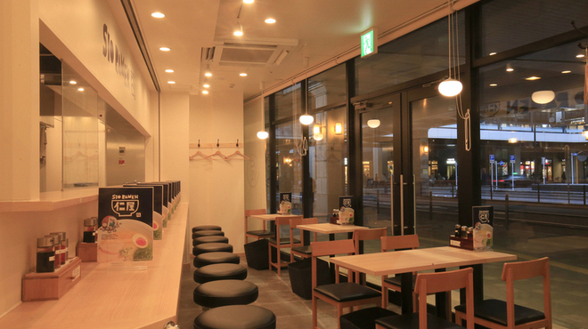 塩ラーメン仁屋 - メイン写真: