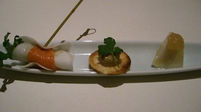 旬彩割烹 あうん - 料理写真:洋ナシと鴨のカナッペ、カブにサーモンを巻いて