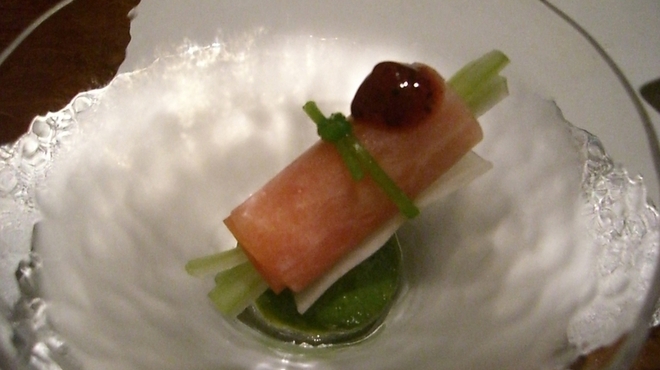 旬彩割烹 あうん - 料理写真:大根に人参を巻いて、ほうれん草のピューレ