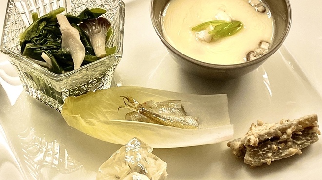 あまの川 - 料理写真:冬の前菜一例：木の子と芹のお浸し、ワカサギのオイル漬け、河豚の煮凍り、白子入り茶碗蒸し、叩き牛蒡