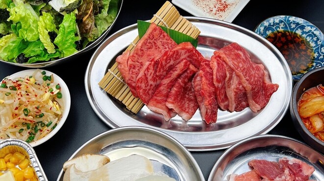 Wagyu U Yakiniku Jukusei O Otoro Gyuutan Kokusan Gyuu Horumon Date No Kura - 料理写真:【伊達ホルコース】4,000円