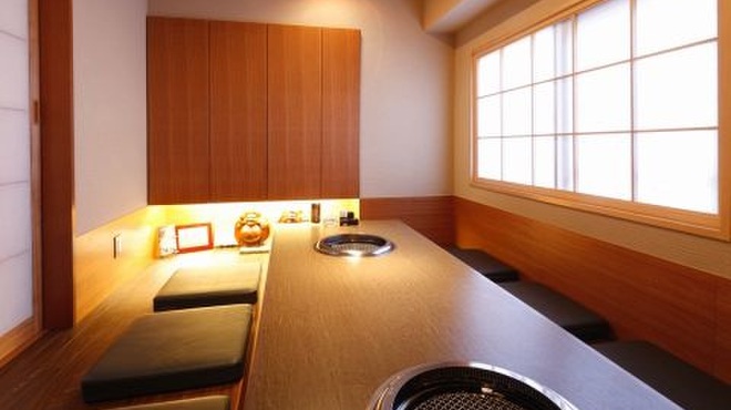Tsuruushi Yakiniku Ootaya - 内観写真:掘りごたつの個室。接待などにもお使い頂けます。