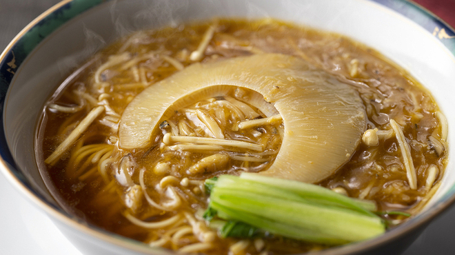 後楽園飯店 - 料理写真:上海蟹入りフカヒレ汁そば