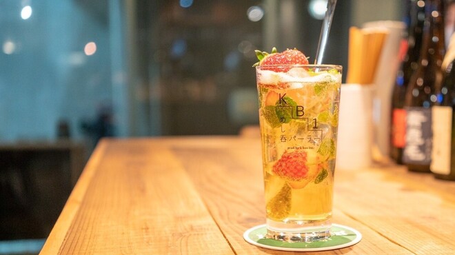 めし呑パーラー KB1 - ドリンク写真:KB1オリジナルドリンク　季節のフレッシュフルーツの緑茶モヒート