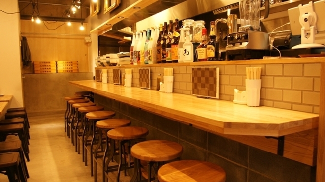 黄金鉄鍋餃子 HUG - メイン写真: