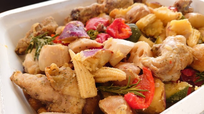 レストラン シズル - 料理写真:骨付き鶏もも肉と野菜のスパイスロースト