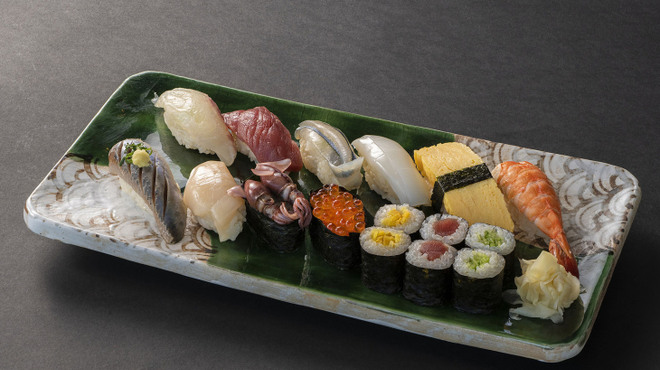 季の庭 - 料理写真:にぎり寿司　磯盛り10種1本　3,850円