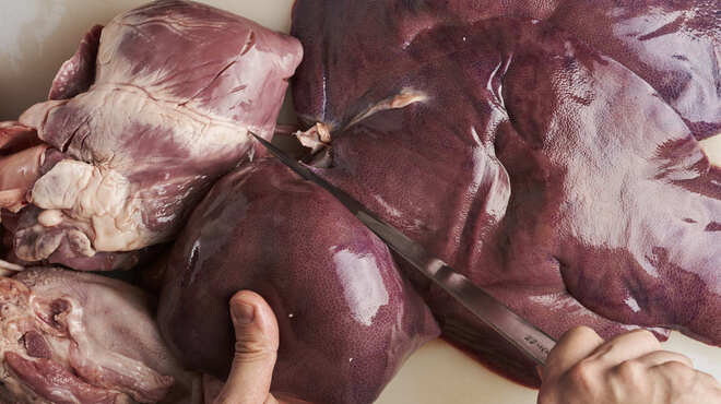 大衆酒場 もつ焼きと肉刺し ぶた横丁 - メイン写真: