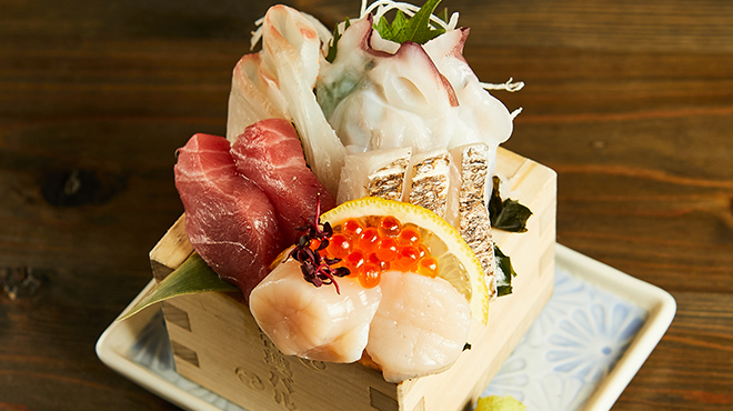 神輿バル - 料理写真:刺身枡盛（サシミマスモリ）