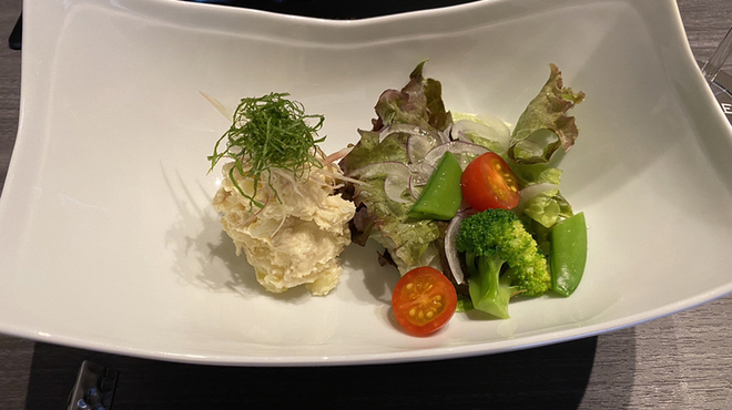 肉割烹 ベンケイ - 料理写真:前菜のポテトサラダ他