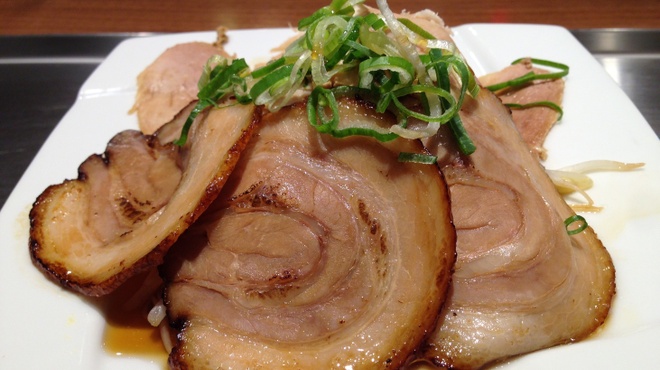 お好み焼き 五郎っぺ食堂 - 料理写真:焼豚の盛り合わせ　500円