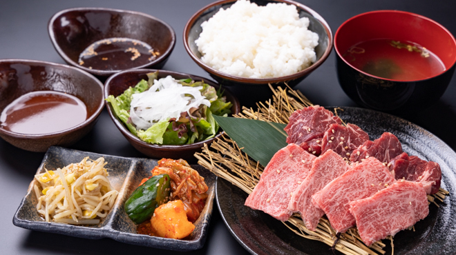焼肉 ホルモン 牛真 - メイン写真: