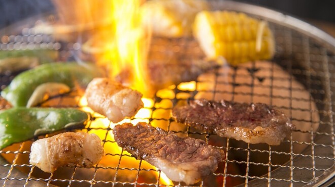 Yakiniku Gin Shari Chokkyuu Horumon - メイン写真: