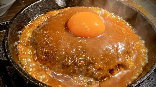 ホルモン人生タロちゃん - 料理写真:人気沸騰新メニュー！　その名も「タロちゃんバーグ」は川岸畜産神戸ビーフ１００％使用でひとくち食べたら誰もがやみつき！！