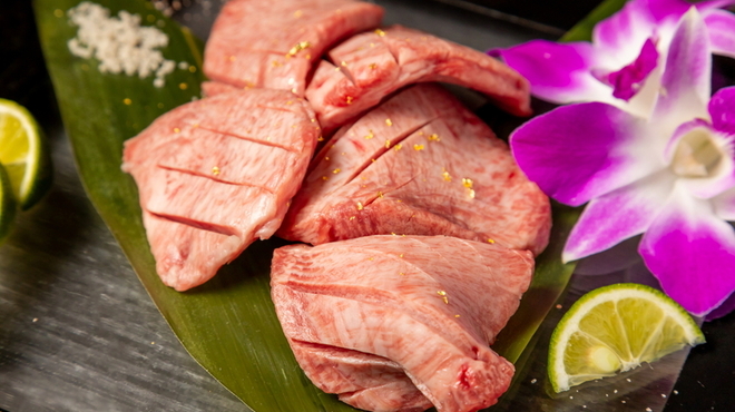 Private rooms Yakiniku Nakama Ya - 厚切特上牛舌