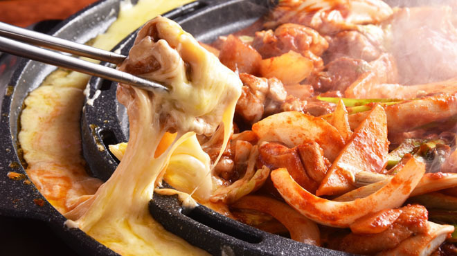 本格韓国料理 イニョン - メイン写真:チーズダッカルビ