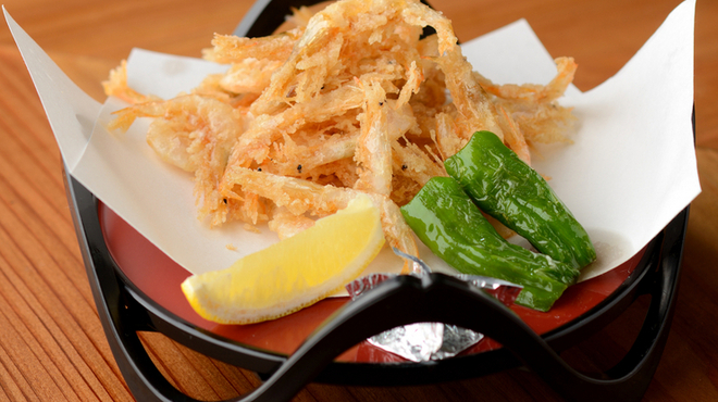 うお清 - 料理写真:岩瀬漁港から直接仕入れています「白海老かき揚げ」